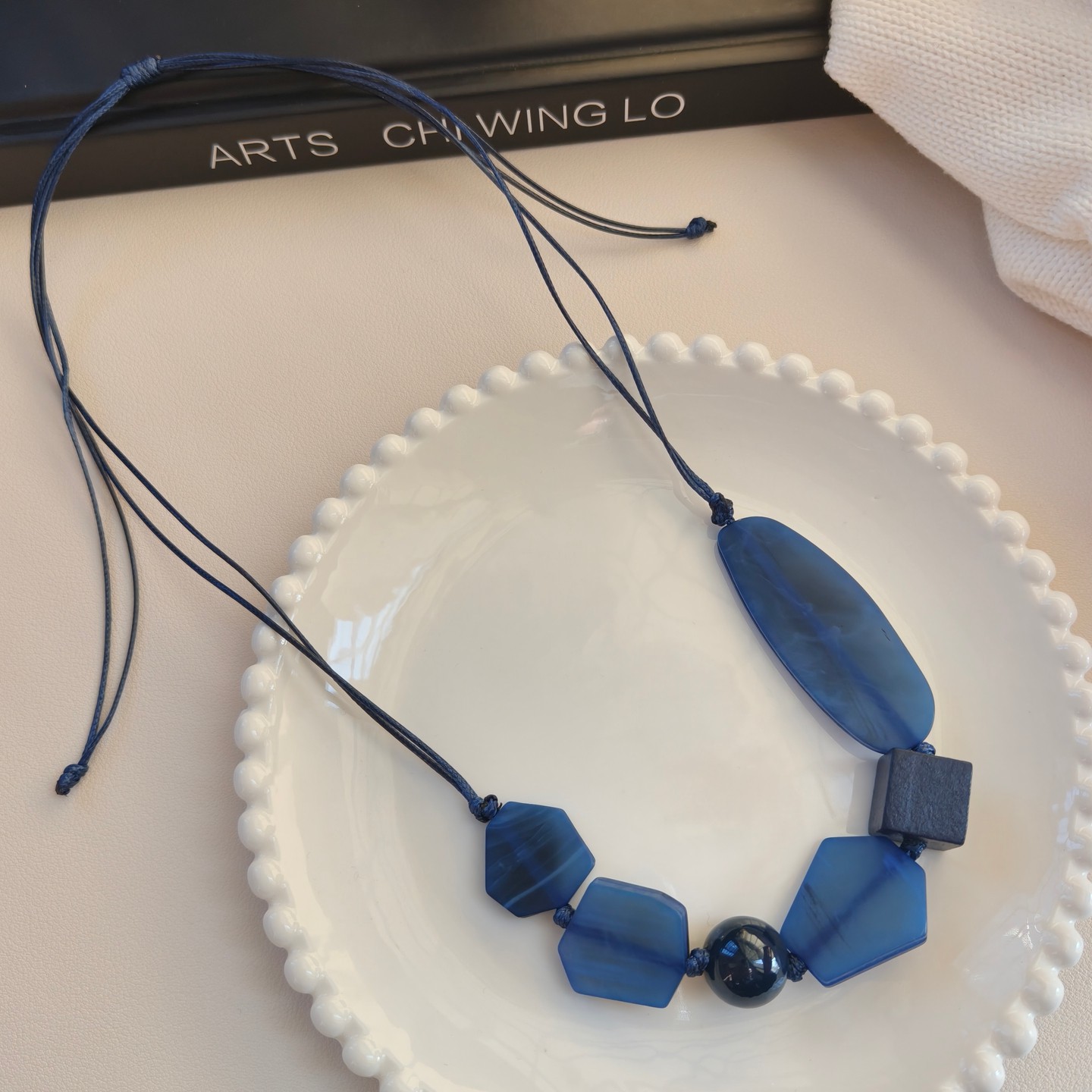 小众个性蓝色毛衣链挂件配饰2026新款网红设计感皮绳装饰项链吊坠