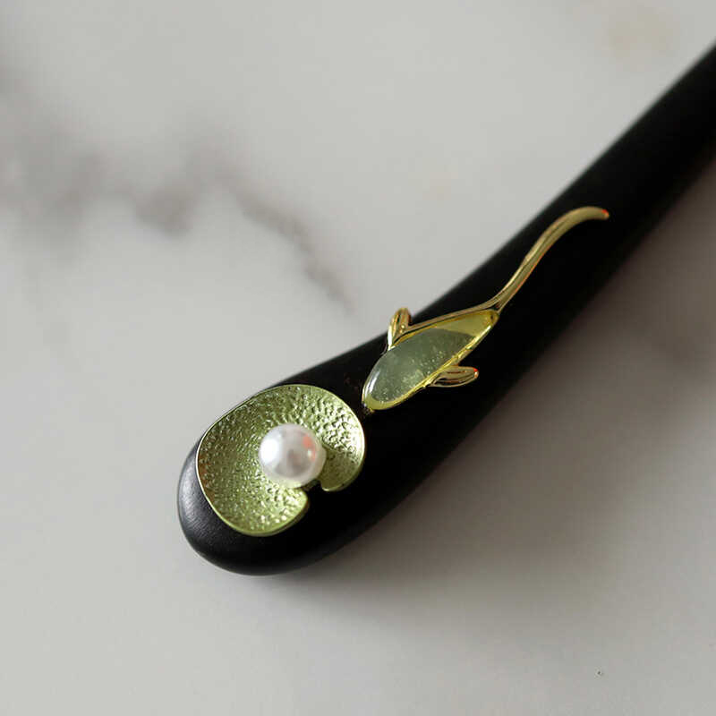 原创设计天竺葵荷叶锦鲤檀木发簪