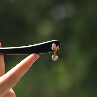 黑檀木新中式精致日常百搭短款15CM小蝴蝶吊坠盘发簪子2025新款