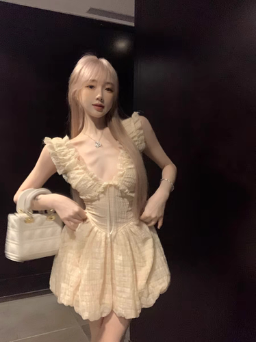 富家千金穿搭淑女气质芭蕾风花苞裙木耳边连衣裙小个子收腰短裙女