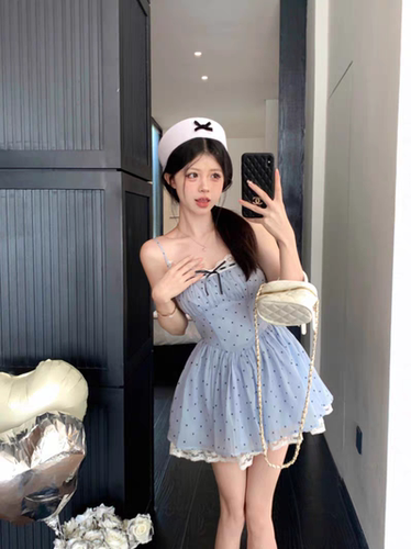 蝴蝶结蕾丝波点吊带连衣裙女装夏季法式甜美短裙蓝色收腰a字裙子