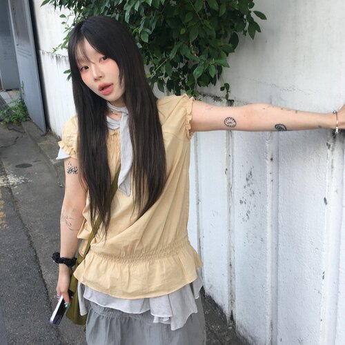 已出货 韩国盐甜系复古鬼马少女木耳花边松紧褶皱泡泡袖衬衫上衣