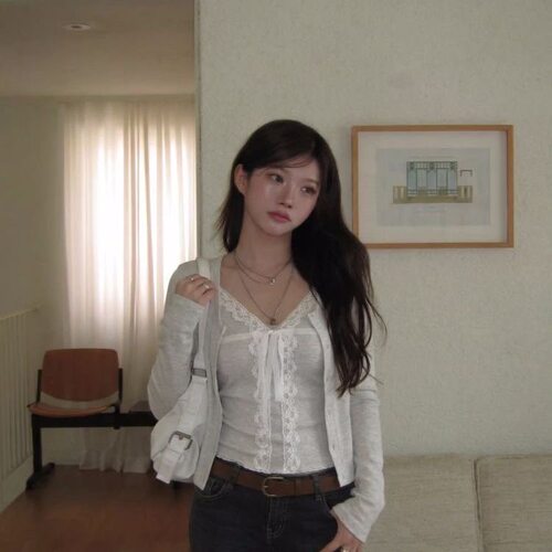 有货 韩国ins秋日蕾丝花边拼接吊带背心+单排扣长袖针织开衫套装