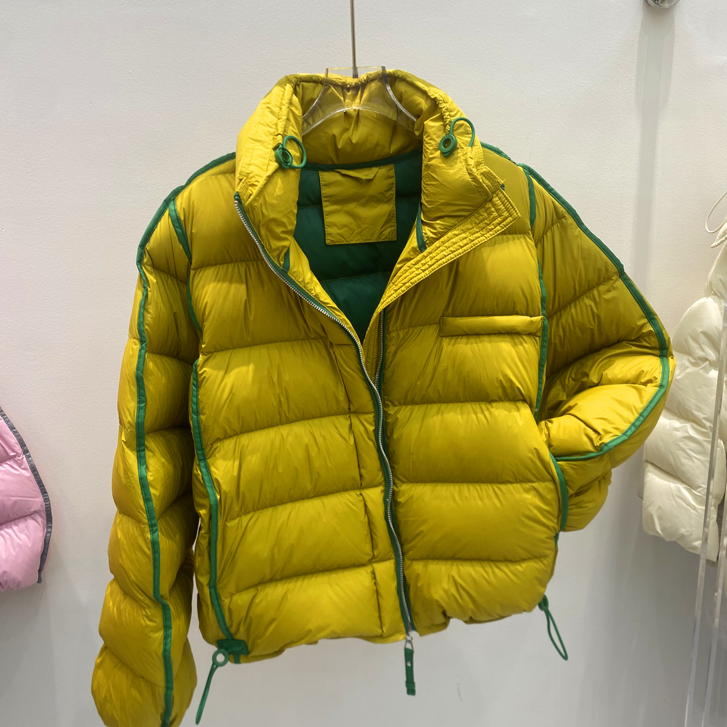 撞色拼接90白鸭绒泡芙羽绒服