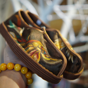 青囍 凤舞敦煌 重工红云纱 一针一线纯手工千层纳底中式舒服布鞋