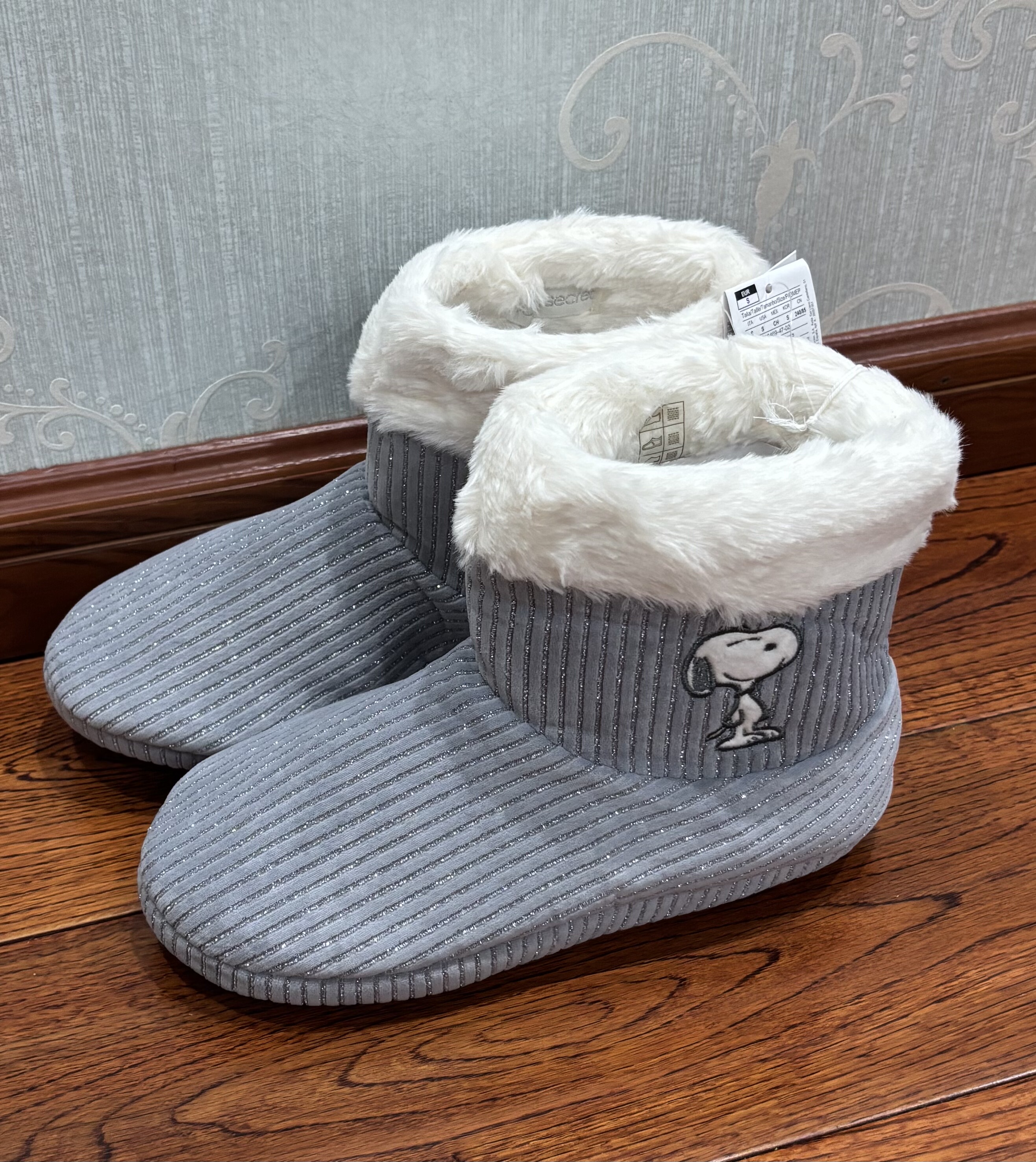 外贸出口原单女士秋冬家居室内保暖史努比毛绒拖鞋布底静音棉靴子