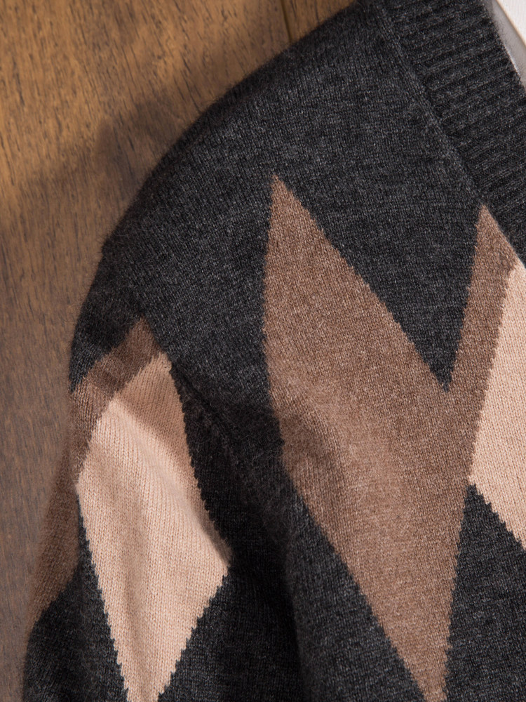 가을과 겨울 따뜻한 복고풍 자카드 캐시미어 카디건 재킷 남성용 새로운 스타일의 남성용 민족 스타일 V 넥 니트 카디건 스웨터