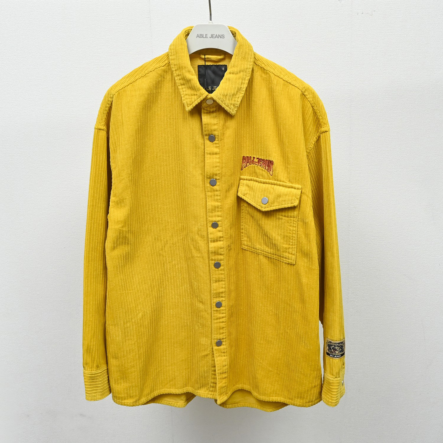 ABLEJEANS复古绣花翻领衬衫
