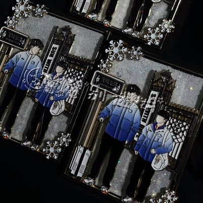 四季予你沁雪莎头金属流沙徽章