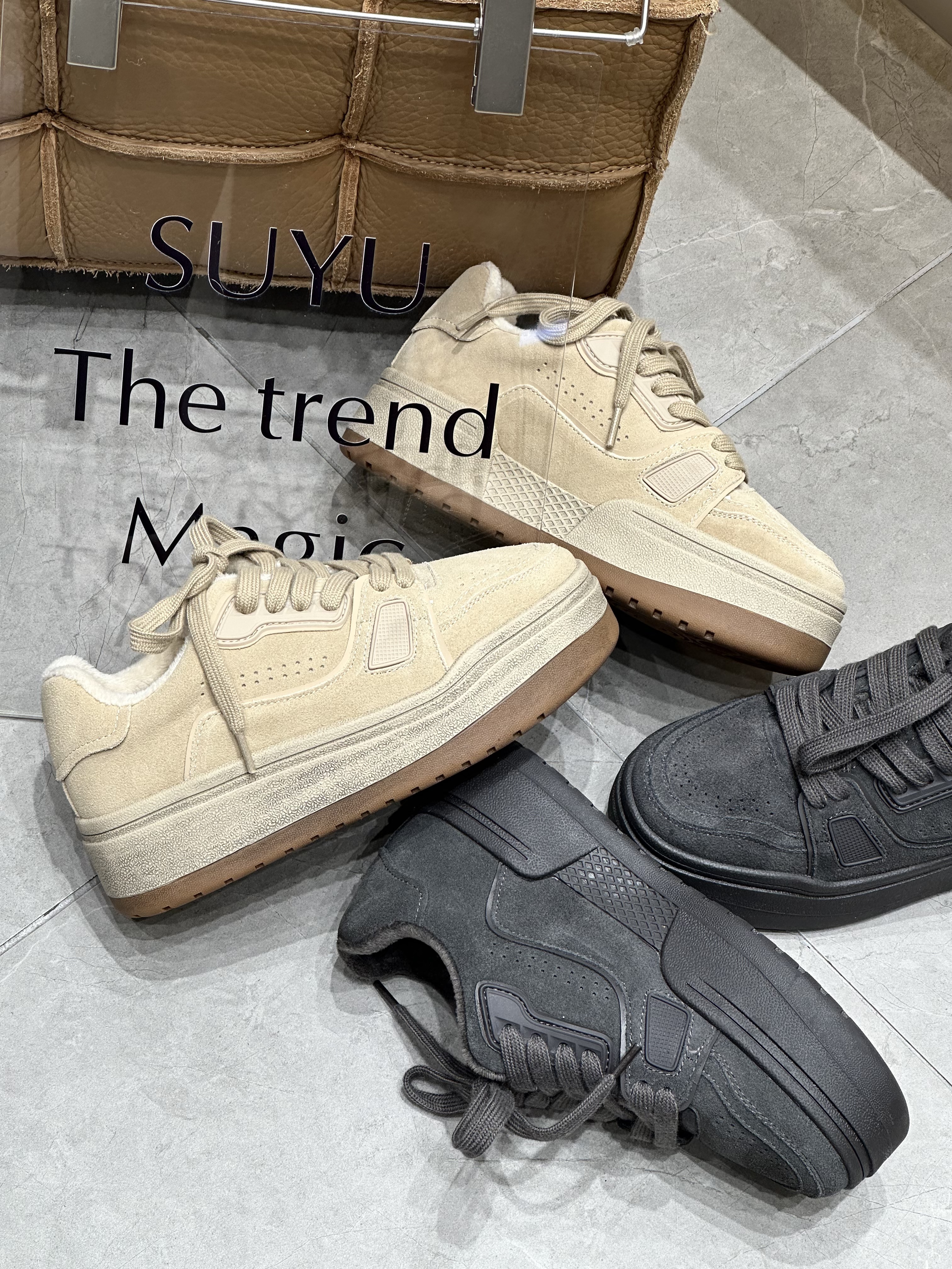 苏与2025冬季新款翻毛真皮板鞋