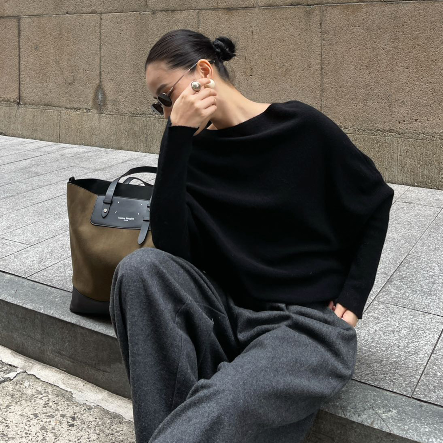 极简黑色蝙蝠袖上衣女秋冬慵懒松弛宽松设计感小众针织衫羊毛毛衣