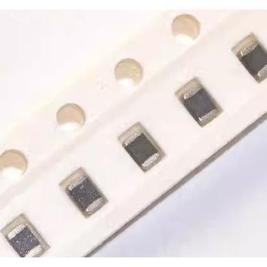 VC120630D650DP 1206 30V 400PF 120A AVX贴片压敏电阻 现货