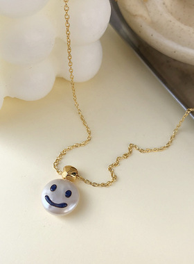 天然珍珠项链女可爱笑脸复古撞色金属感锁骨链个性小巧简约颈
