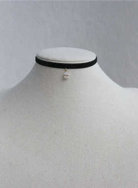 秋冬丝绒细酒红颈带水滴吊坠项圈