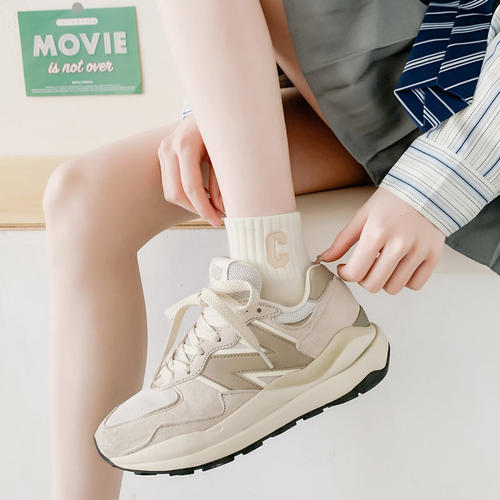 运动风透气吸汗春夏女CP字母短袜