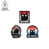 创意黑色带刀小猫旅行纪念金属徽章胸针扣针pin猫咪胸章衣服饰品