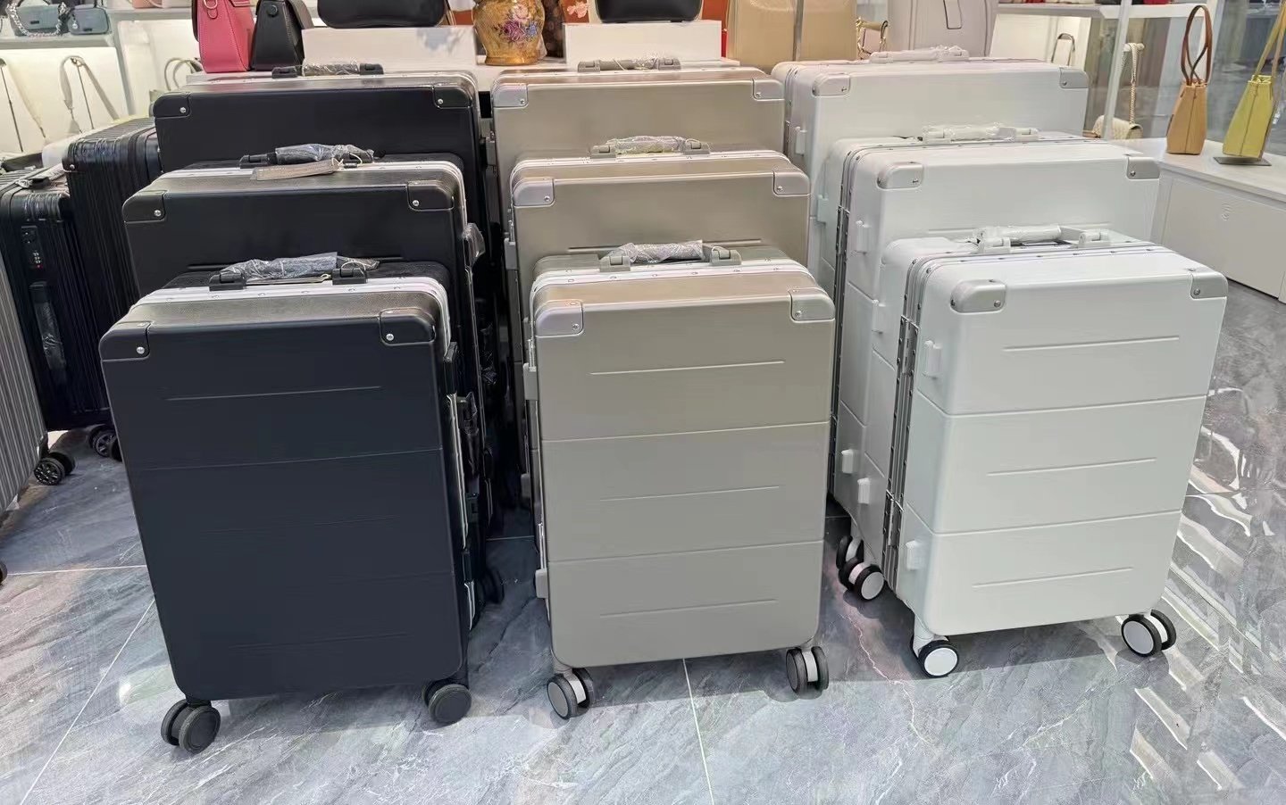 都宝路否PC万向轮海关锁登机箱