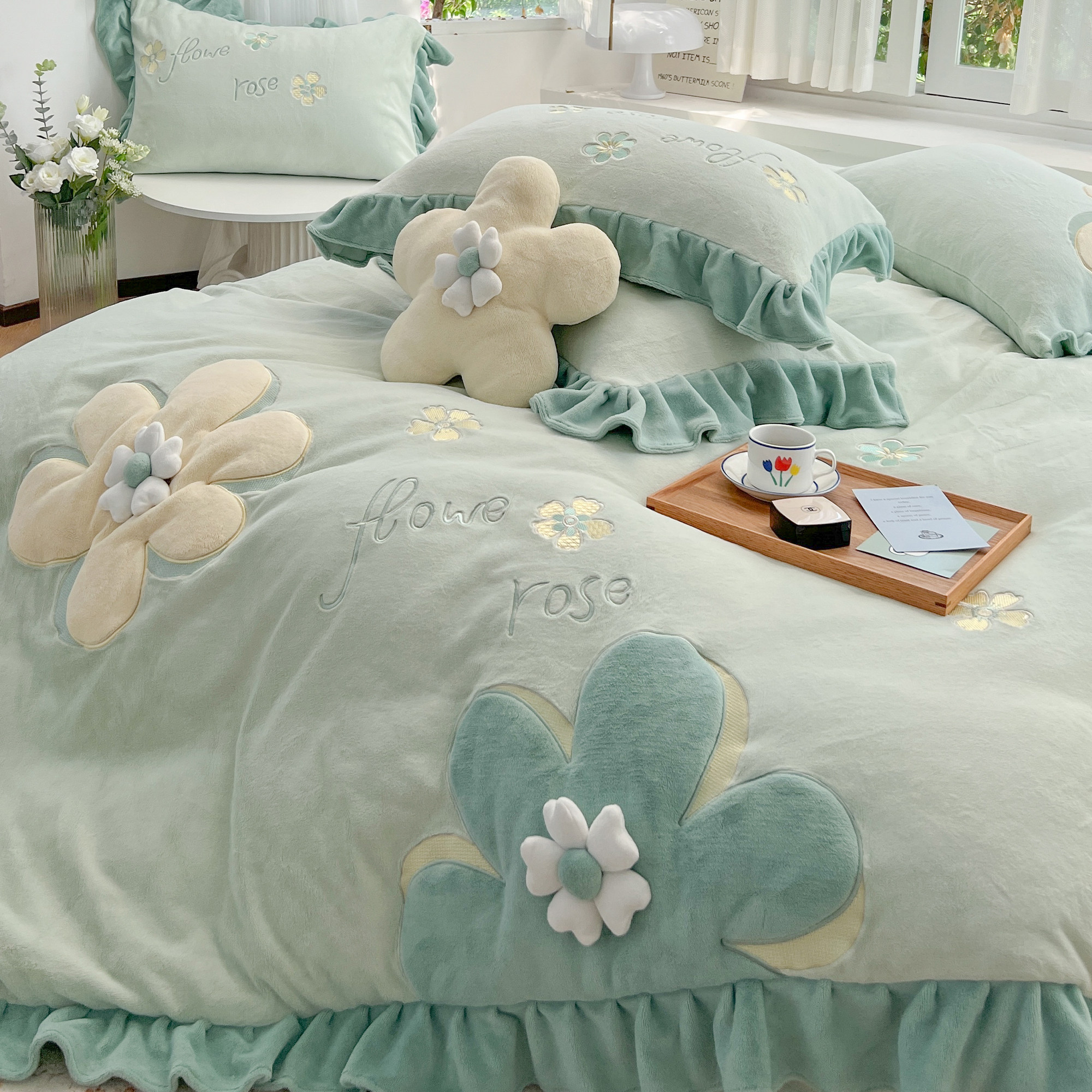 韩风立体小花朵刺绣加厚保暖牛奶绒四件套冬款珊瑚绒法兰绒被套
