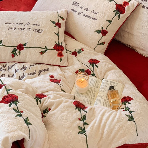 床单四件套牛奶绒少女雕花