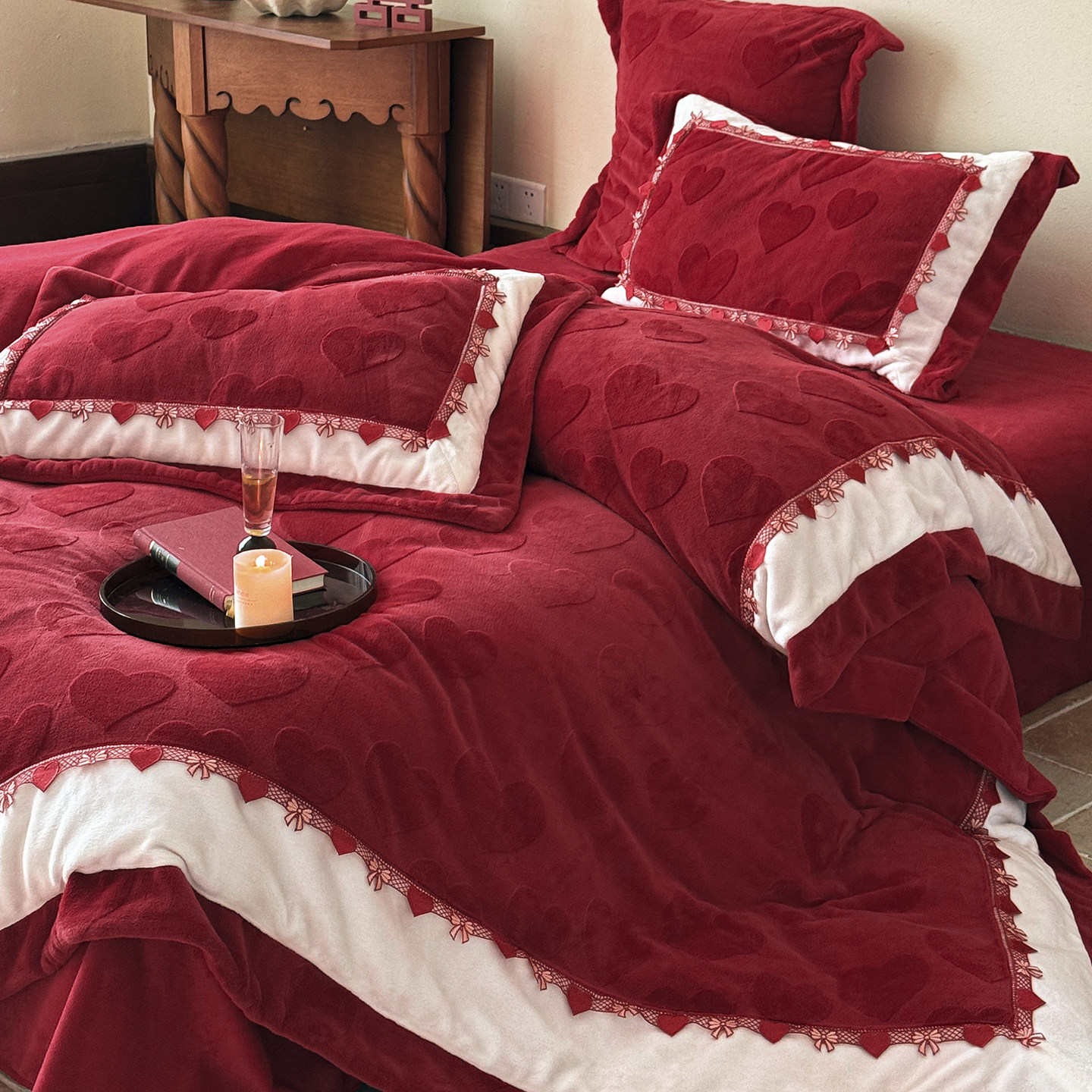 年轻人婚礼爱心刺绣冬天加厚牛奶绒四件套大红色婚庆结婚床上用品