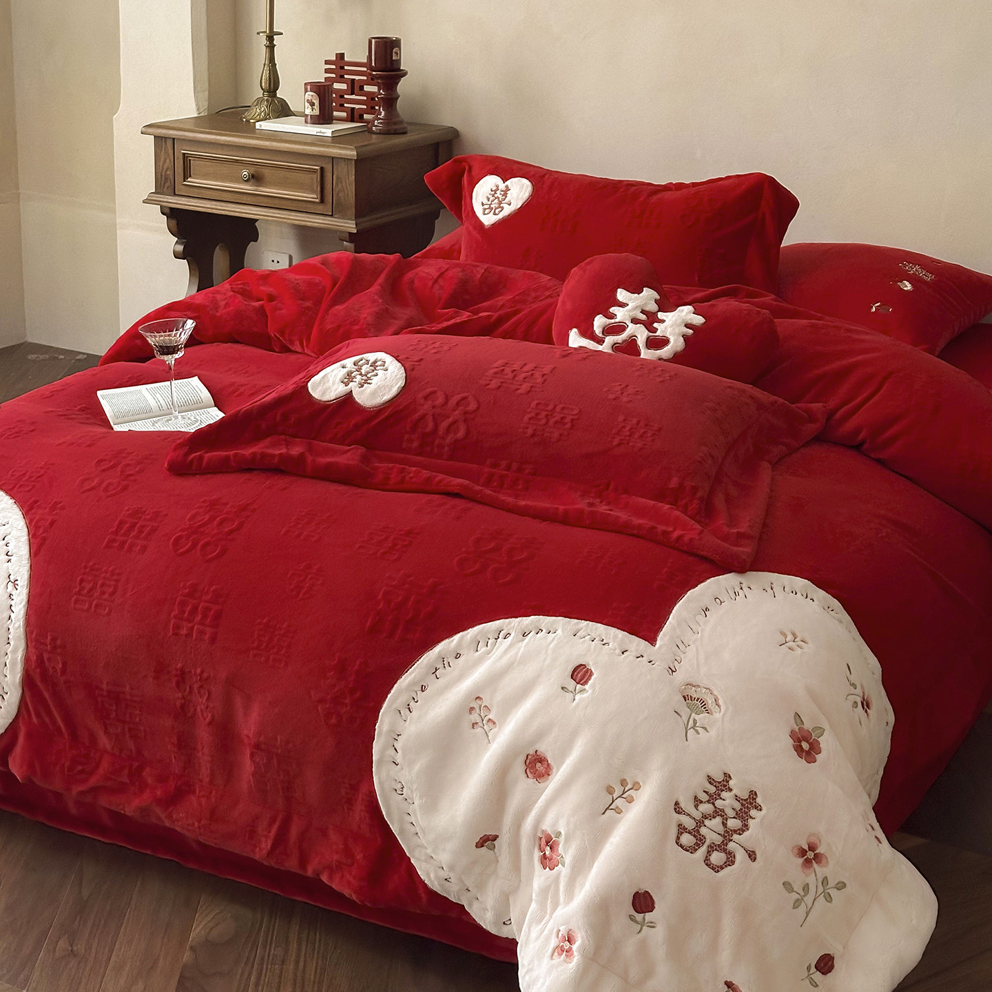 金喜鸟家纺花嫁婚庆大红色保暖牛奶绒毛绒四件套冬季结婚陪嫁床品