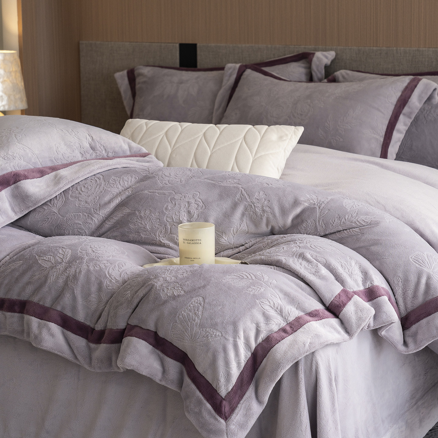 金喜鸟家纺轻奢风简约雕花A类加厚牛奶绒四件套2025新款毛绒冬季