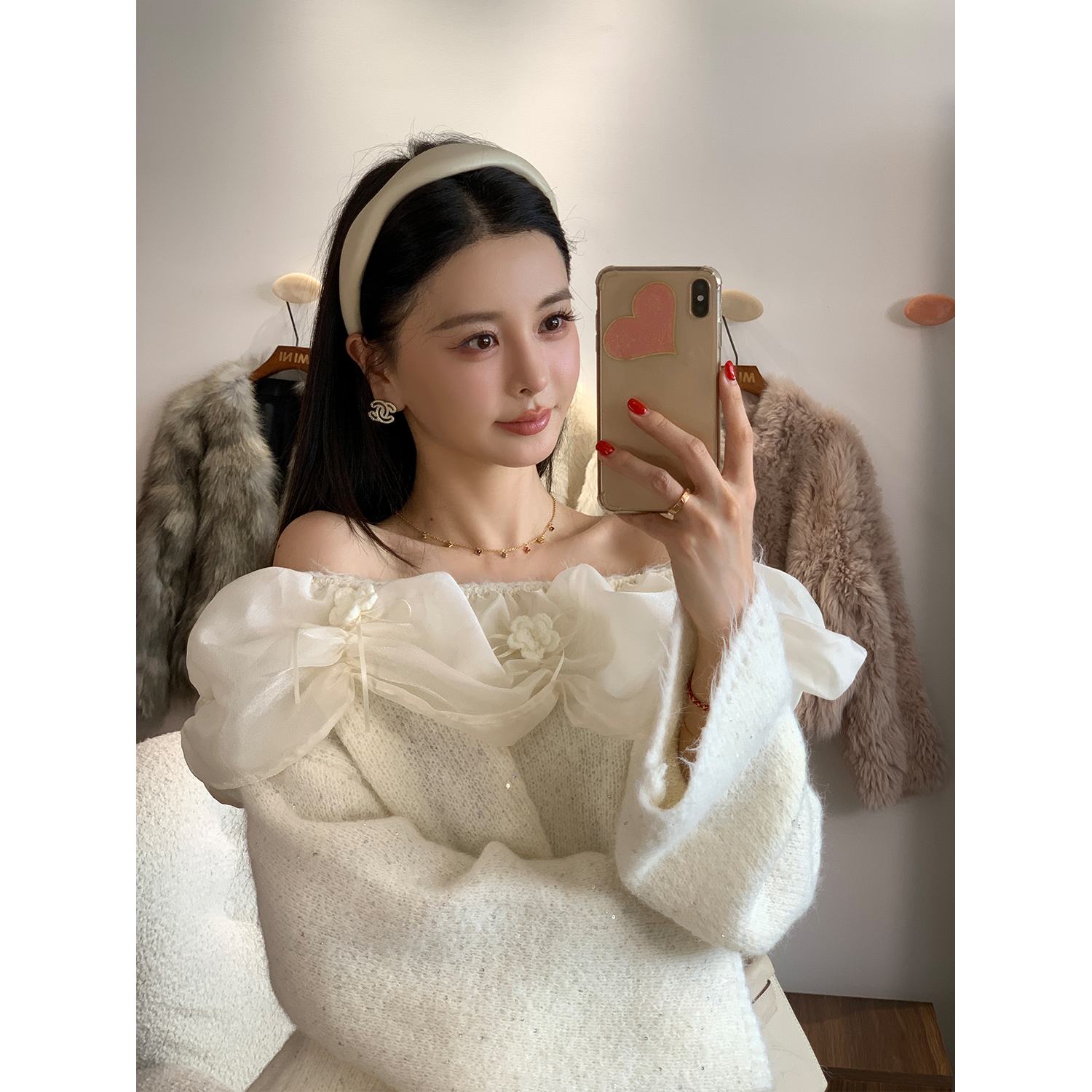 12/2  10AM  MINISTUDIO徐琳 重工款立体花瓣纱质一字肩珠片毛衣