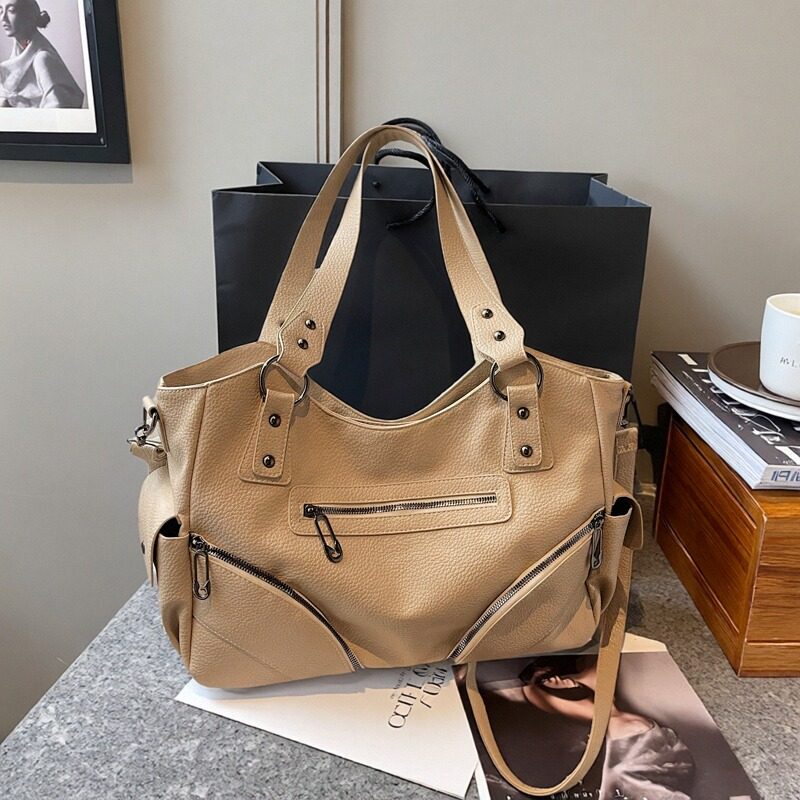 高级感机车包2025年新款欧美英伦风大容量单肩包女白领通勤手提包