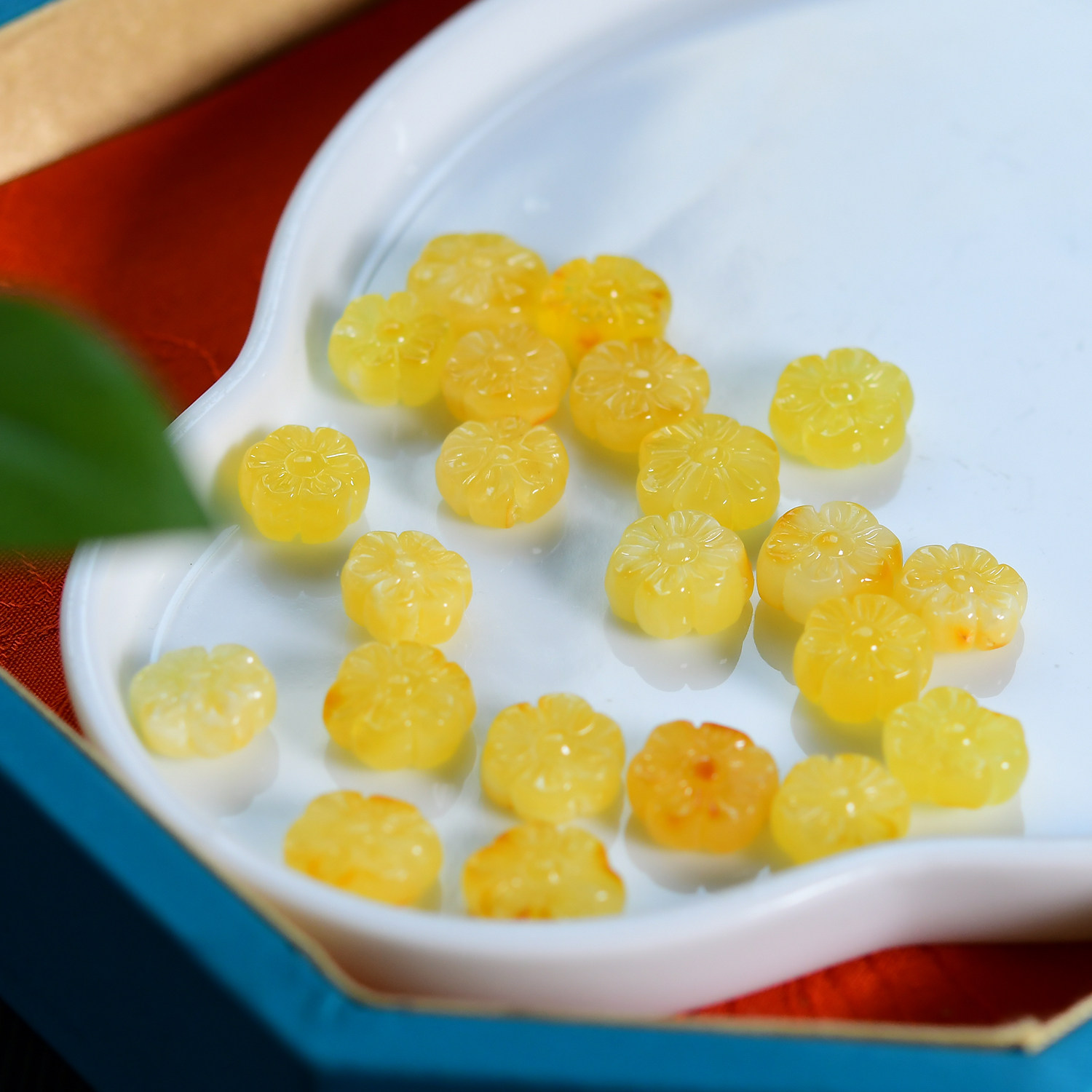 天然蜜蜡黄蜜琥珀梅花通孔配件 DIY串珠手工手链项链配饰 LH722