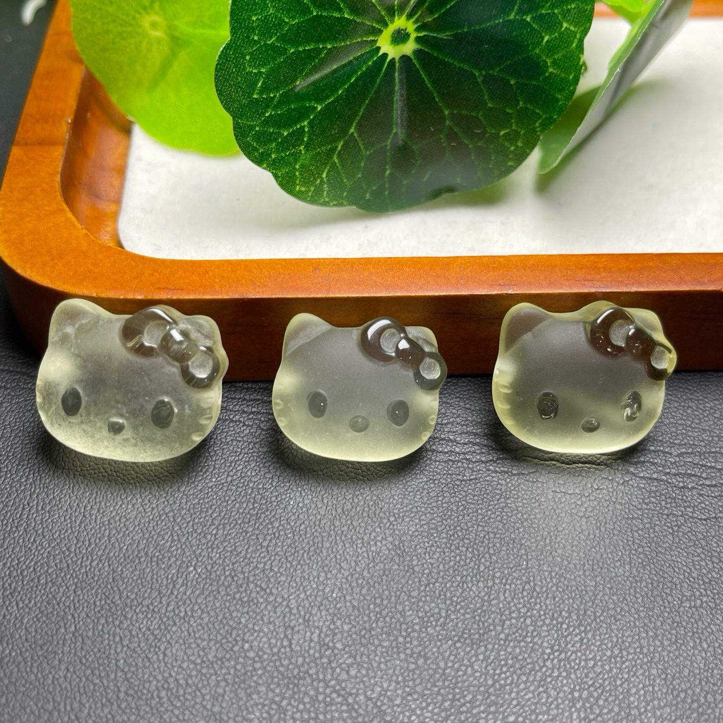 黄水晶磨砂kt猫头雕刻左右横孔 22*19mm diy配饰手链项链 ZW883