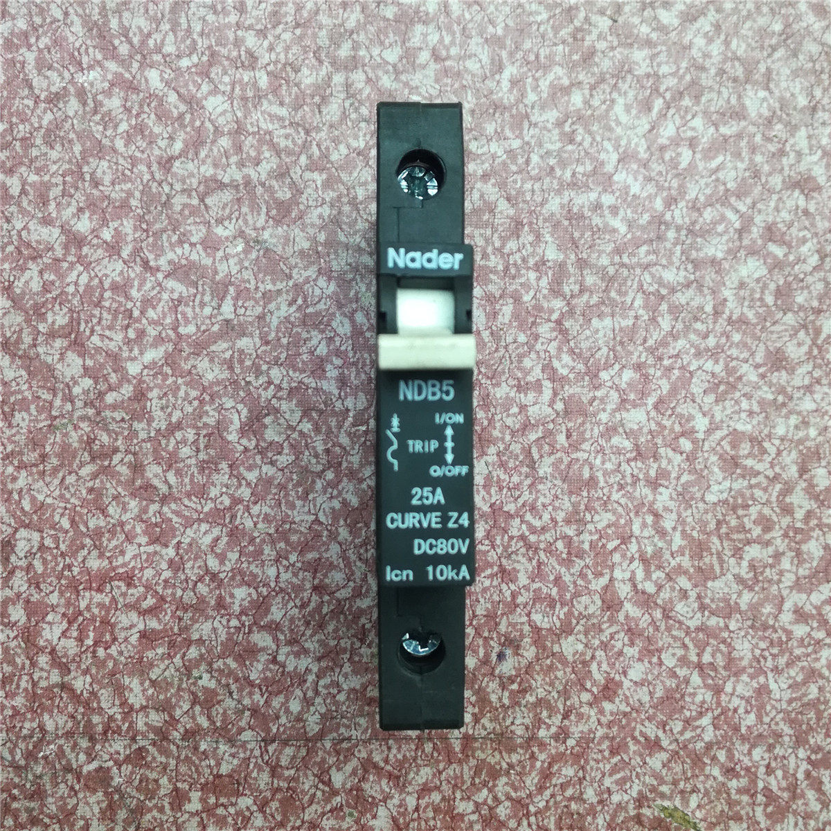 Nader/良信NDB5Z4  16/25/40/1P0-R 80VDC 25A导轨式设备用断路器