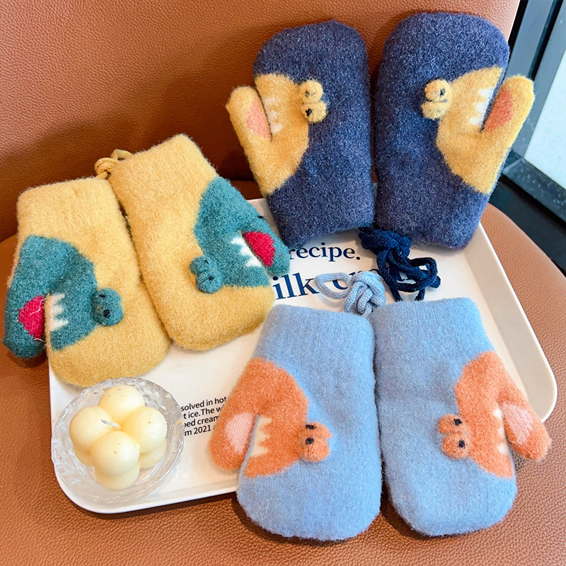 儿童手套冬季保暖男童女童可爱加厚款小学生女孩羊羔毛挂脖手指套