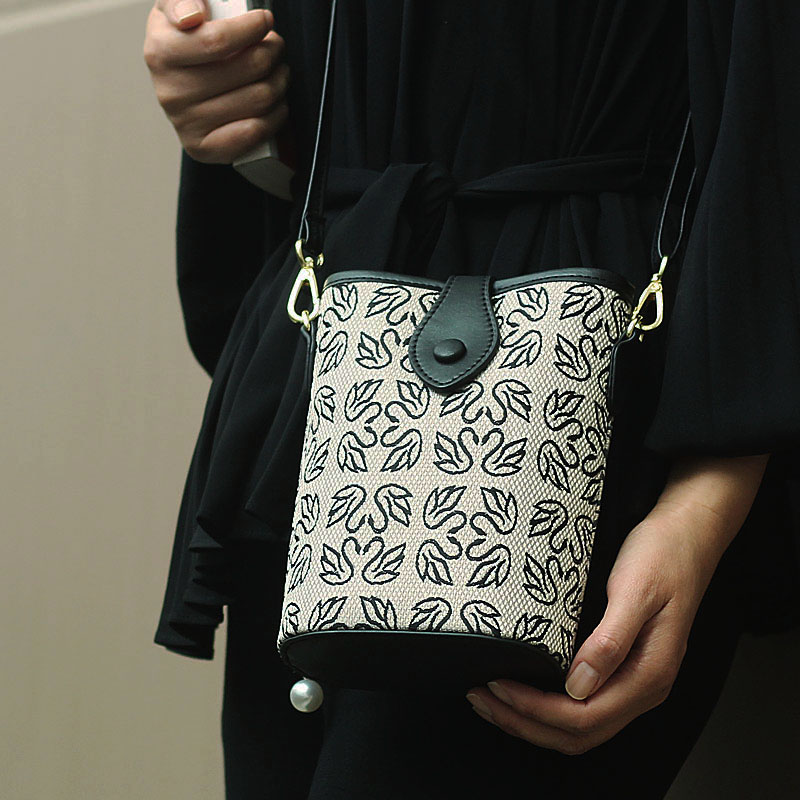 女款手机包单肩带水桶包斜跨小包