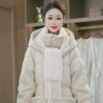 云朵泡芙羽绒服女连帽围巾