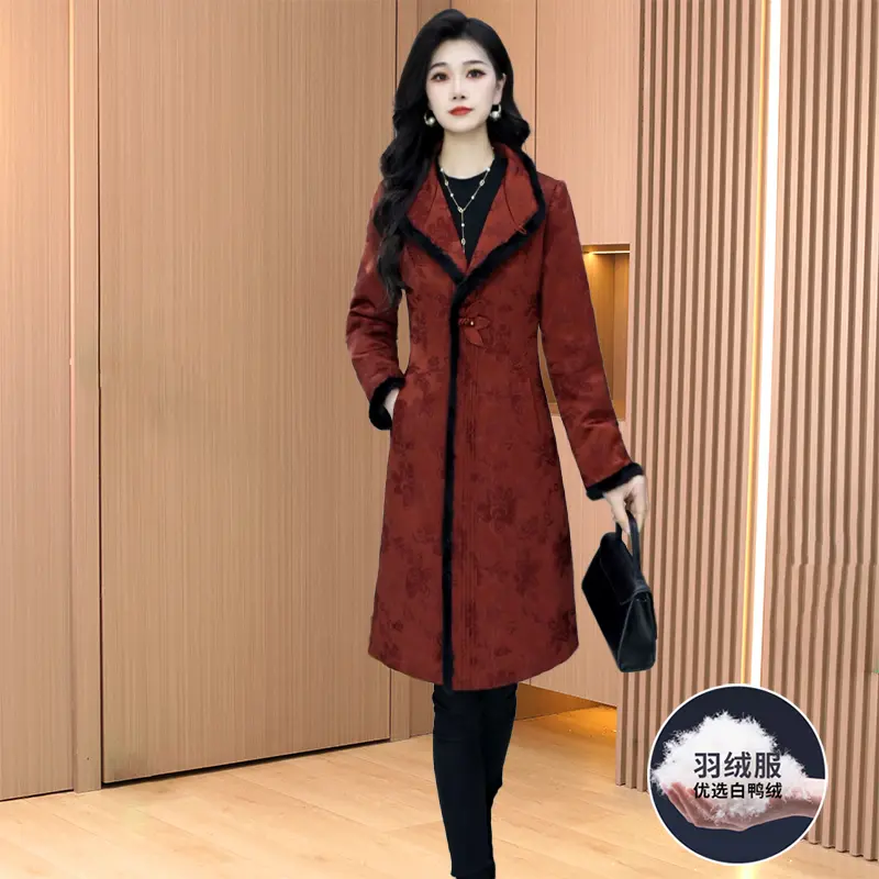 2025新款时尚红色长款翻领中老年妈妈装修身通勤大衣羽绒服女