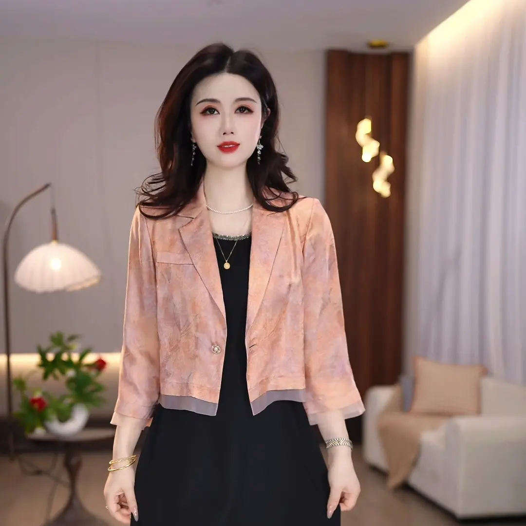 春季粉色减龄西装领短外套女
