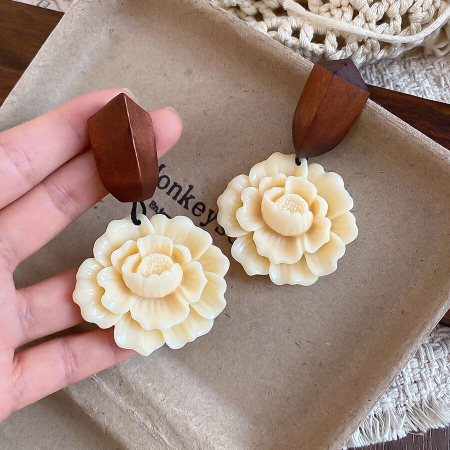木质手工木头米黄色荷叶耳钉花朵耳饰中古vintage精雕玫瑰花耳环