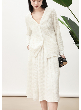 清仓不退/2折起  Rowi獨家时髦V领显瘦立体手工 3色开衫半裙套装