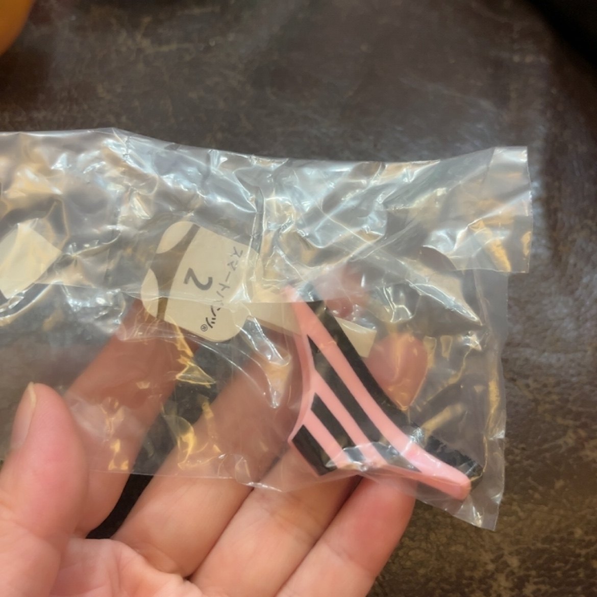 全新日本扭蛋粉红黑条纹小内内硅胶手机装饰套套正品