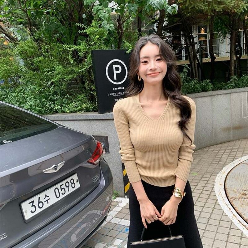 黑色U领修身弹力显瘦毛衣针织套头秋冬新款露锁骨内搭打底衫潮女