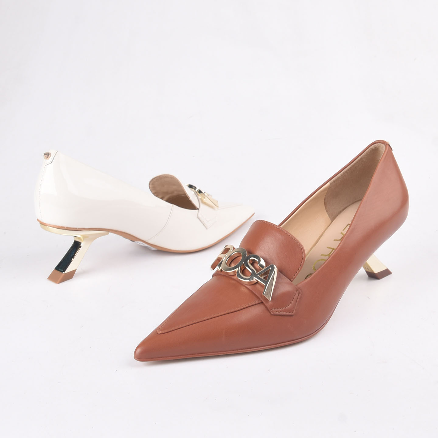 恋尚萝莎牛皮金属字母尖头女鞋