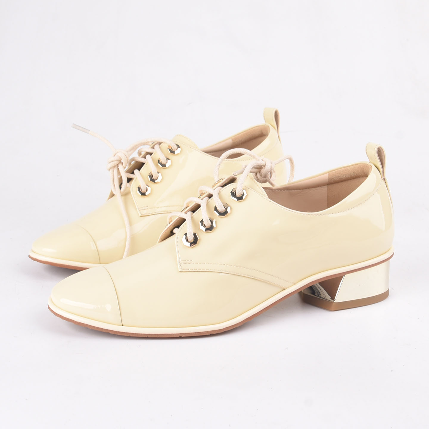 恋尚萝莎低跟浅黄色真皮系带单鞋