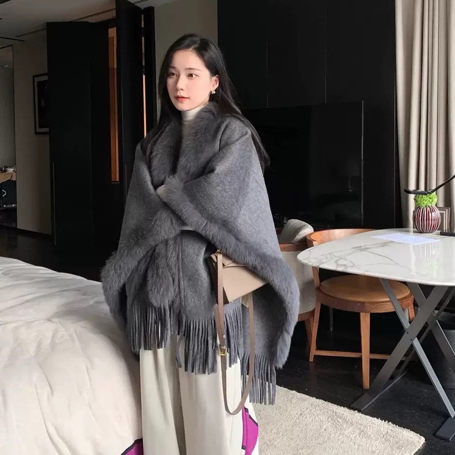 狐狸毛流苏披肩外套羊毛呢斗篷大衣女秋冬高级感2025新款皮草外披