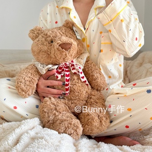 现货 可爱ins 巴塞罗熊衣服自制手作爱心围兜围脖百搭款