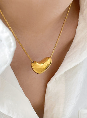 欧美时尚新款轻奢心形钛钢镀金项链女锁骨链短款简约爱心百搭配饰