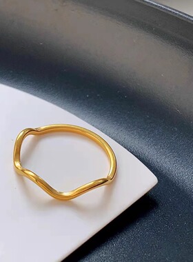 设计高级感几何波浪素圈戒指女钛钢镀金小众时尚个性指环食指戒