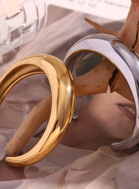 欧美时尚小众简约爆款手饰钛钢镀18K金经典铸造光面开口手镯女款