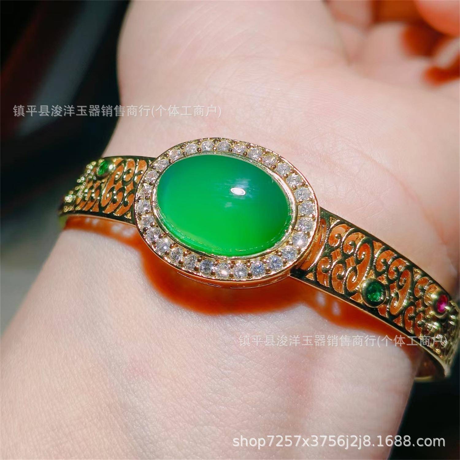 本命年新中式翡翠绿玉髓古法镂空手镯宝石镶嵌工艺复古女手环礼物