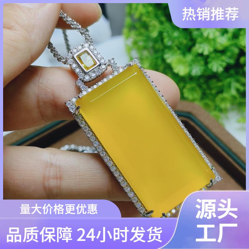 本命年满绿无事牌玉髓平安吊坠毛衣链冰种翡翠色阳绿女款礼物