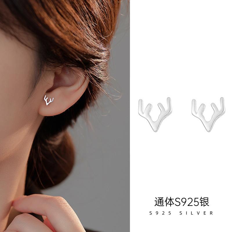 本命年S925银麋鹿素银耳钉女简约森系小巧学生耳饰感礼物